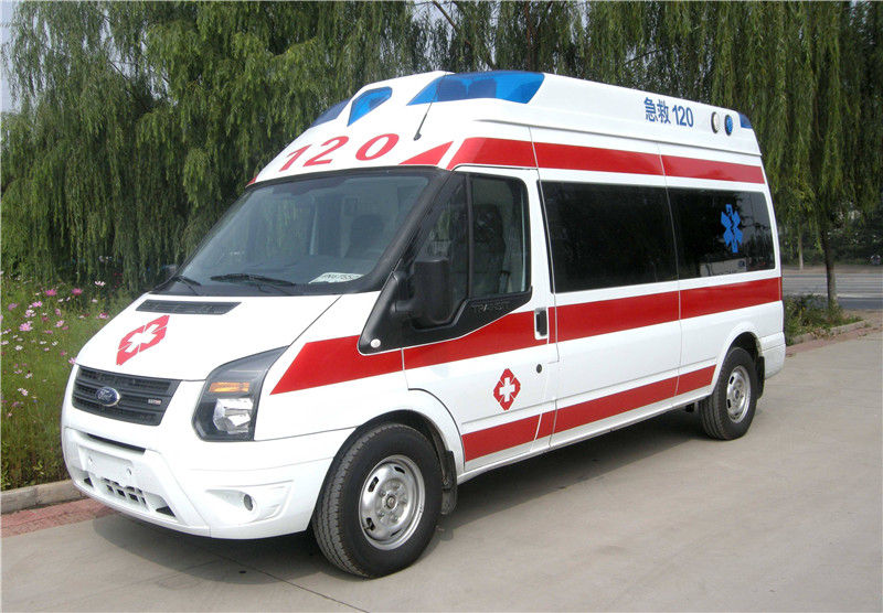 移動救護車為何頻頻遇到前方司機不及時避讓？